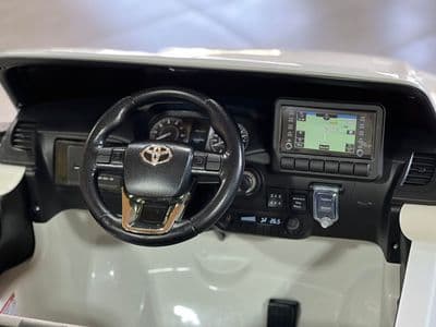 טויוטה היילקס לילדים 12v